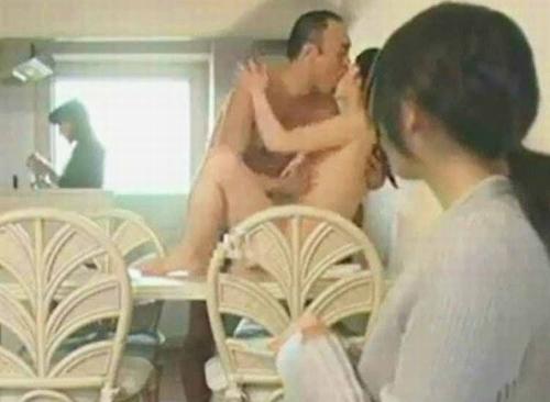 【ヘンリー塚本】団地妻さん達の超淫乱な日常！子供と旦那が留守で暇すぎて淫乱な事ばかり妄想しちゃってる団地妻さんたちの日常ｗｗ
