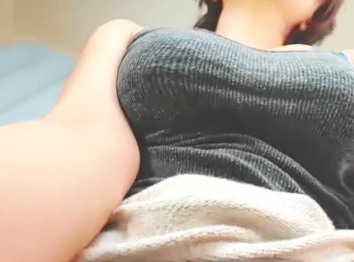 【個人撮影】大きなデカ尻Ｔバック！爆乳おっぱいで超イケメン顔のボーイッシュ素人美少女がエロライブチャット配信ｗｗ