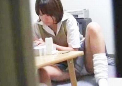【素人投稿】げ･･下品すぎてドン引きオナニー盗撮！ロリ中学生の妹がマスカキばっかりぶっこいてるので隠し撮り盗撮しましたｗｗ