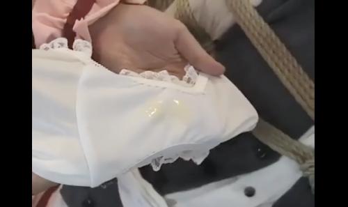 【激臭注意】おりものべったり汚パンツを拘束した男にかぶせる変態女♡♡激臭クロッチ顔面圧迫ww