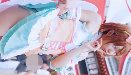 【アニコス】【同人 素人】コミケでGETしたプルルン唇の美少女レイヤー♡自らスカートめくってパンチラ見せww