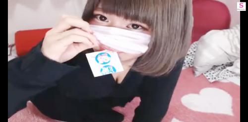 【自撮り】エロﾄﾓﾀﾞﾁと悪ノリ♡胸ﾁﾗさせてディルドをおクチいっぱいに飲み込む美少女ビッチ