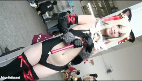 ２ｗ【アニコス】【コスプレ】コミケで顔めっちゃカワイイおヘソ丸見えギャルレイヤーGET♡ちょいポチャ感がむしろエロぃww