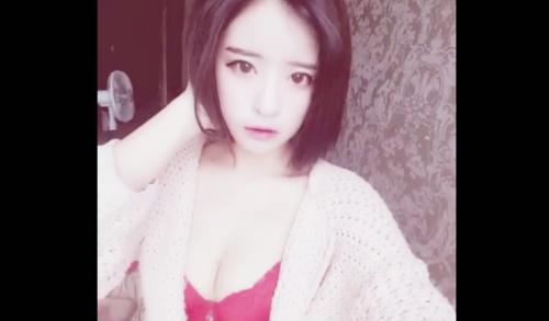 【韓国美人】ヤバぃかわいい(ﾟдﾟ:)ﾊｧﾊｧモデル級の美少女がバナナをフェラしてエロ配信♡最近配信系は韓国のほうがｴﾛぃ。