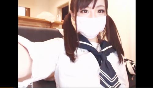 【自撮り】ｸｯｿかわいいエロJKがビッチ臭まき散らしながら四つん這いでギリギリ食い込みパンチラ誘惑♡