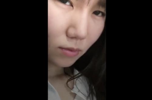 【リアル痴漢】鬼畜すぎ！電車内で痴漢しながら表情も撮影する鬼畜映像！睨まれても気にせず手マンww
