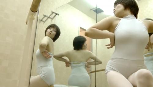 【リアル盗撮】バレエ教室に通うマダムの着替えの一部始終を盗撮...最近贅肉が気になってきた熟女のナマ着替えww