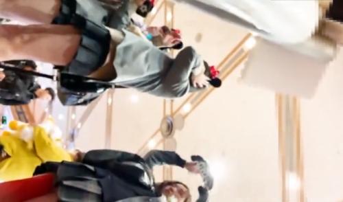 【アウロリ逆さ撮り】夢の国でガキ臭パンティを隠し撮り成功♡ここはJKにも変態にも夢の国だったww