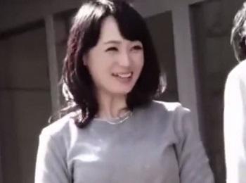 【逆ナンパ】美熟女がネットで若い男を指名「私、オナニー見るのが好きなんです」