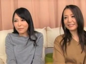 【熟女ナンパ】ナンパした奥様２人と乱交プレイ「初体験は17歳の時です」