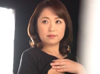 【人妻ナンパ】子供が６人いる四十路の奥様が夫を忘れて他人棒で絶頂へ