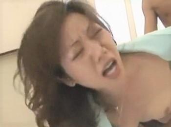 教室で生徒と連続中出し！女教師のフェロモンが暴走