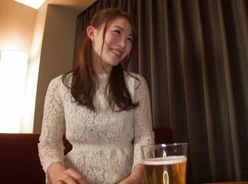 【人妻ナンパ】「相変わらず色っぽいですね」巨乳な奥様に他人棒もフル勃起