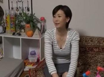 【熟女ナンパ】まだ女として扱われるなんて！品のあるおばさんと自宅で盗撮セックス