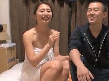 【人妻レンタル】奥様を童貞君の自宅に派遣し筆おろし「めっちゃ緊張してます」
