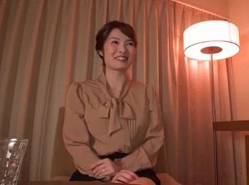 【人妻ナンパ】「相変わらず艶っぽいですね」他人棒によがりまくる奥様