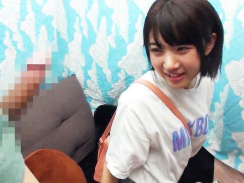 ＜素人ナンパ＞「あっ、生おちんちん…凄いですね♡」歴代彼氏を上回るデカチンに無毛ワレメを濡らすロリマン美少女＜膣内射精＞