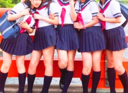 【媚薬ハーレム乱交】ﾊﾟﾝﾊﾟﾝ！///ぃゃぁん♥ぁん♥セーラー服ロリ女子高生たちが温泉宿でSEX三昧エッチなアルバイトｗｗ
