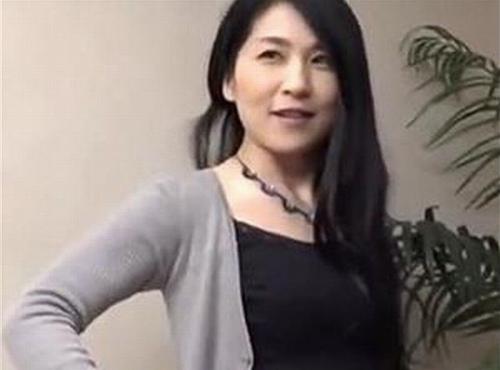 【熟女ナンパ企画】中出し⇒ぃゃあん･･♥もう一回(笑)超ミニスカの四十路熟女を街ナンパ⇒そそのかしてハメ撮りした結果ｗｗ