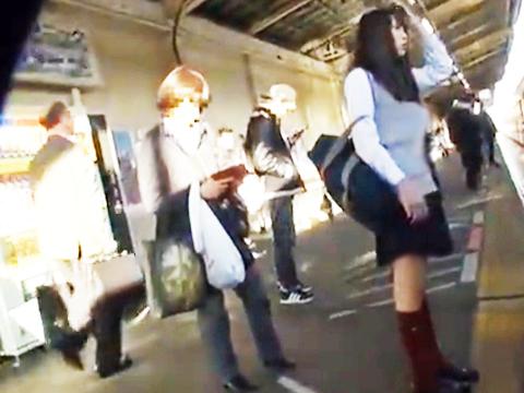 ＜個人撮影＞中学生の女子児童っぽいため掲載削除あり！処女みたいな童顔の女子校生に痴漢する激ヤバ流出動画＜美少女ロリJK＞