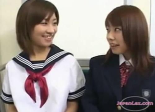 【レズキス】レズビアン女子高生が電車内でくちゅくちゅロリマンコ弄り合ってレズキス唾液交換とかメチャシコｗｗｗ