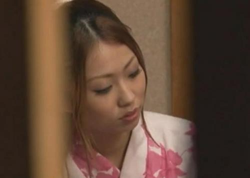 【隠し撮り】秘境の温泉旅館でほろ酔いになった現役のギャル女子大生が犯されるハメ撮りハレンチ混浴温泉ｗ【SSS級美少女】