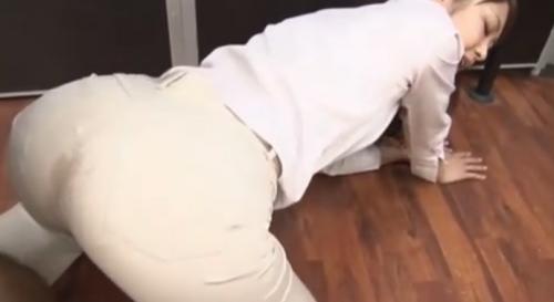 美尻パンツスーツの美女が着衣のまま尻コキでラストは尻射ぶっかけ♡「いっぱい出してぇ♡」パツパツのお尻が精子まみれ♡