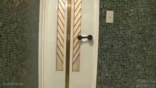 【痴妹】婚期逃した可愛いナースお姉ちゃんをHOTELに送り、そのままued)に押し倒すw