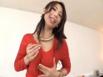 エッチな言葉を発しながらオナニーを見せつけるドスケベ痴女