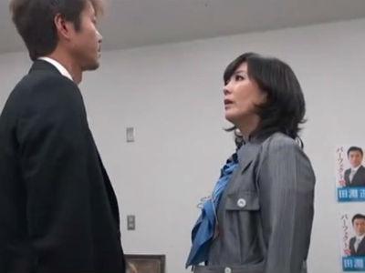 熟女政治家がライバル議員の事務所に乗り込み手コキフェラ 円城ひとみ
