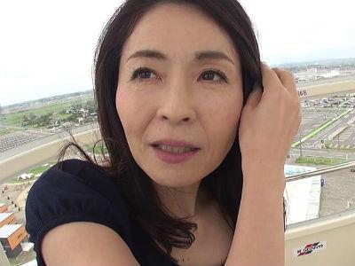 色っぽくてどこかエロい雰囲気の五十路の奥さんとデート！