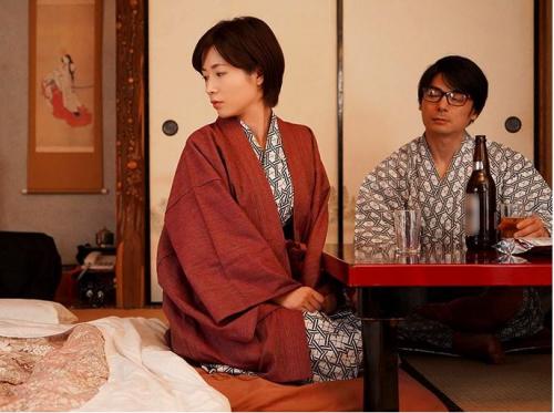 【相部屋NTR】「どんだけ出せば気が済むのよ、あんた狂ってる…」エアコンの壊れた部屋で絶倫部下の汗まみれ暴走ピストン炸裂！