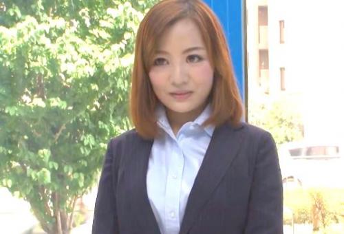 【マジックミラー号】スーツ姿のOLたちに会社でも簡単に出来る新ストレッチ＆マッサージ！マ○コにたっぷり真正中出し！