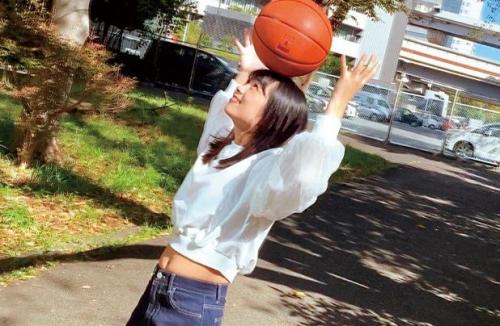 【美少女】恥ずかしさで泣き出しそうな彼女に生の巨根を挿入、迎える初めての絶頂！