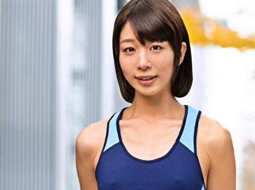 【マジックミラー号】複数のち○ぽに囲まれても全力で咥えてしゃぶりまくって、淫乱なスポーツ女子！
