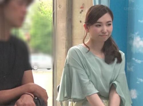 【マジックミラー号】スペンス乳腺を刺激して失禁、乳首が勃起した巨乳人妻は真正中出しを受け入れる！！