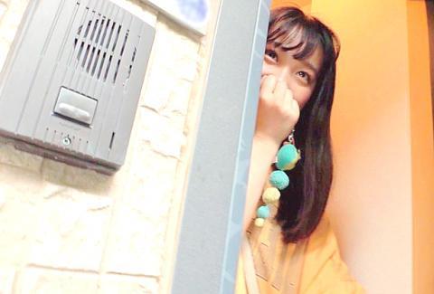 【素人ナンパ】「自宅にイｯてもいいですか！？」ロリ系童顔美少女の水着チェックから上目遣いのフェラがエロすぎる！