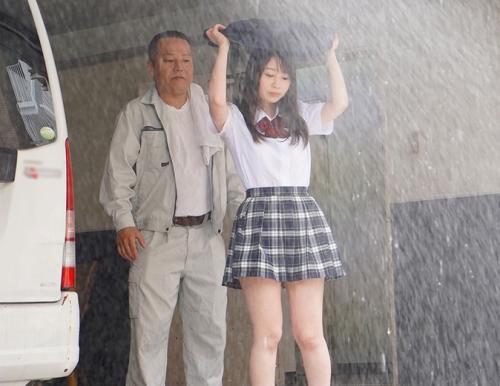 【ストーカーレイプ】濡れる制服、透ける下着、変質用務員の大好物はずぶ濡れ巨乳女子生徒！ずぶ濡れレイプ敢行！