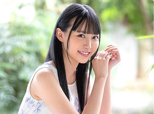 【美少女】緊張しながらもEカップおっぱいと薄めの陰毛を晒す人見知りで清純な黒髪美少女…