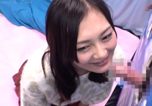 【マジックミラー号】彼氏のチ○ポはど～れだ？当てられなけりゃ中出しNTRセックス！