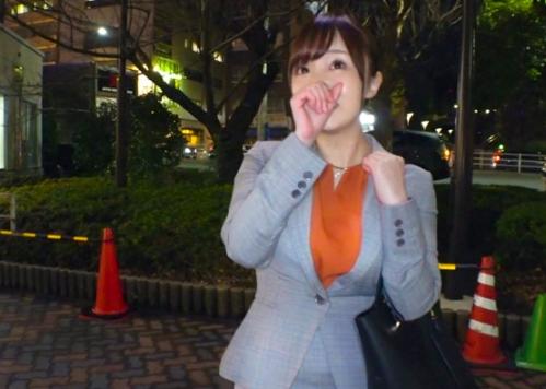 【素人ナンパ】水道橋でナンパした仕事帰りのスーツ姿の女性はパンストがエロい百貨店の受付の26歳！
