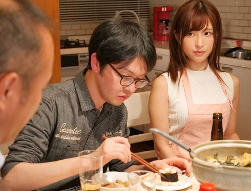 【義父NTR】息子の目を盗んでは不貞行為を働く義父との不倫レイプで性に溺れ堕ちる人妻！