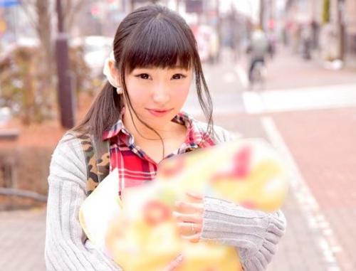 【マジックミラー号】授乳育児をしている本物母乳ママさんに子育て専門ニュースサイトのインタビューとしてナンパ！
