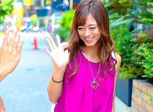 【人妻ナンパ】普段はお上品なセレブ妻のお下品な無毛パイパン不貞オマ○コに中出しセックス！
