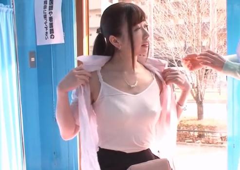 【マジックミラー号】膣内検診テクニックでアクメを吹かせたOLさんは意外とすんなりデカチン挿入！