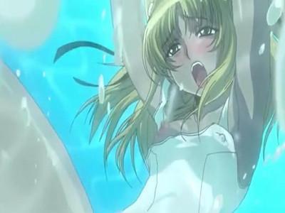 《爆乳》プールで発情男子にバックからガン突きファックされるロリ美少女！！小さな子宮に収まらないほど大量ザーメン射精！！