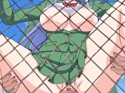 《アヘ顔》学校の屋上で両足を抱えられM字開脚にされる女子校生！網に押し付けられ欲望肉棒をぶち込まれてズコバコ種付け交尾！