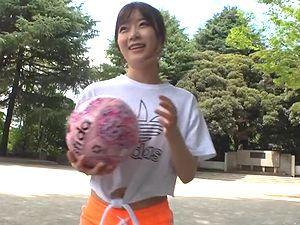 可愛い！美乳美尻スポーツ美少女JD！数珠つなぎ素人ナンパ企画！フェラ手マン潮吹きクンニ着衣バック騎乗位ハメ撮り！エロ動画