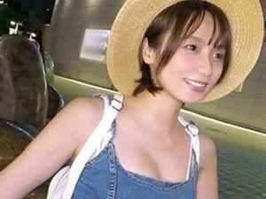 超☆ｶﾜｲｲ！アイドル並みのパイパン美少女！スレンダー巨乳おっぱいショートカット素人がフェラ手マン電マ＆バイブH！