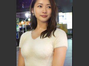 美人妻☆素人セレブ人妻ナンパ！清楚そうでエッチなエリートOLが公衆トイレでフェラ！電マ手マンバック不倫SEX！エロ動画